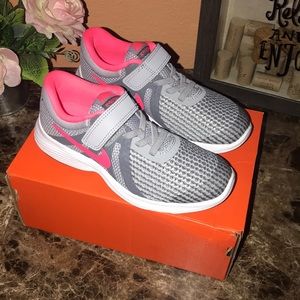 Nike Revolution 4 Girls Brand New In Box